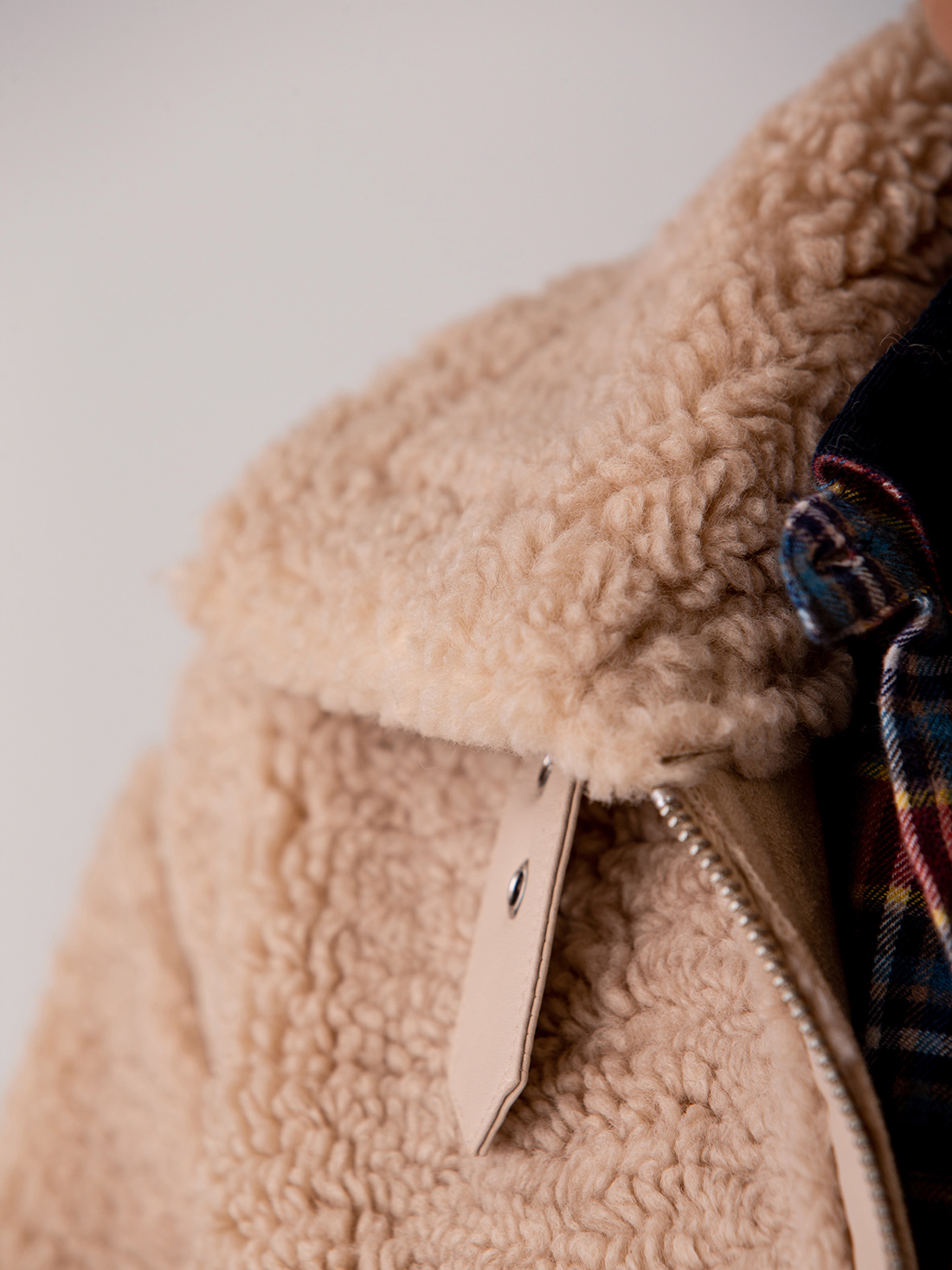 Detailansicht von Teddy-Jacke von FIVE PARIS