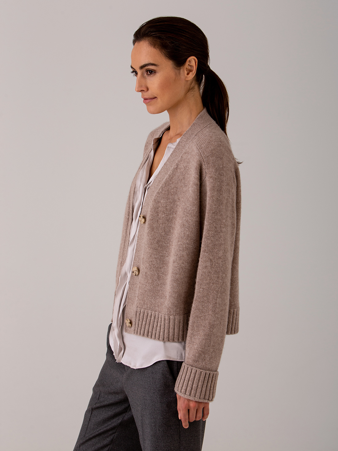 Detailansicht von Strickjacke aus Wolle von DANIELS