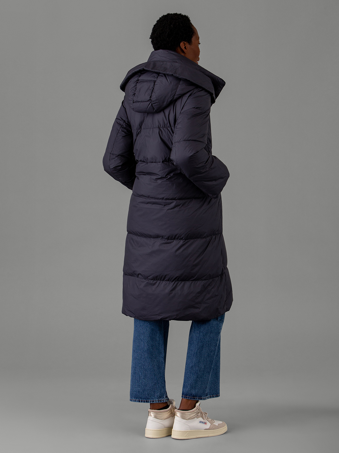 Detailansicht von Daunenmantel von LIS LAREIDA