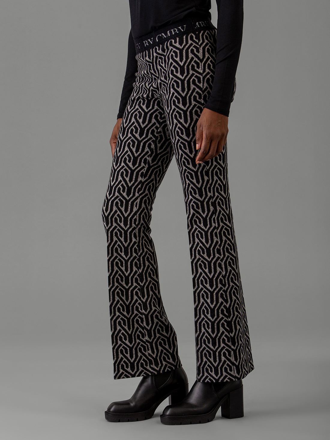 Detailansicht von Gemusterte Flared Hose von CAMBIO