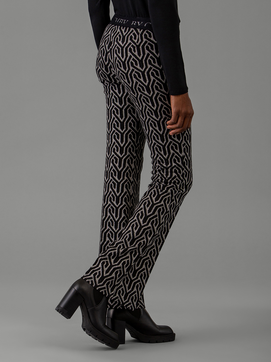 Detailansicht von Gemusterte Flared Hose von CAMBIO