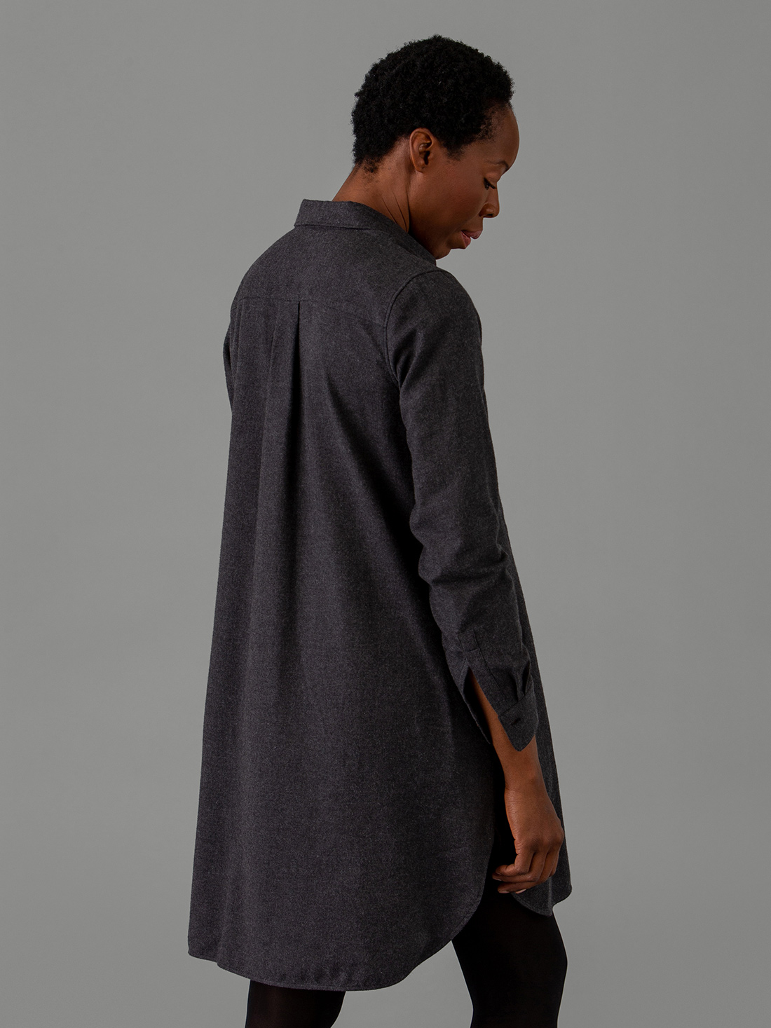 Detailansicht von Kurzes Hemdblusenkleid aus Baumwolle von LIS LAREIDA