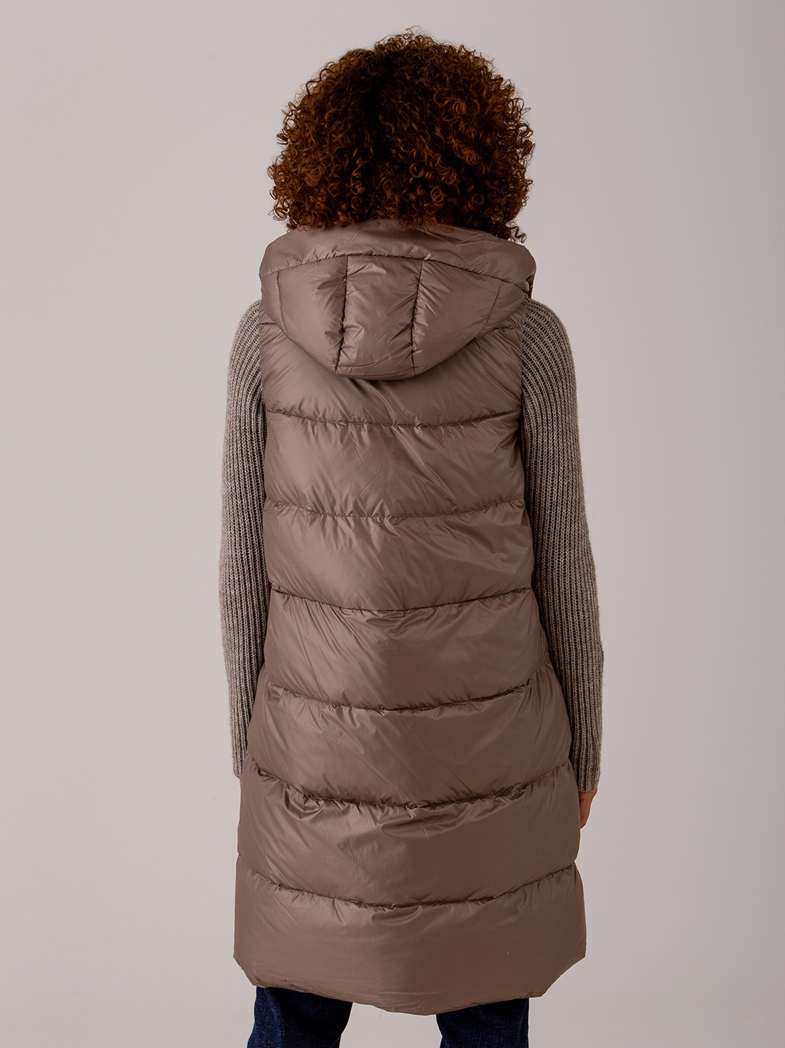 Detailansicht von Daunenweste von LIS LAREIDA