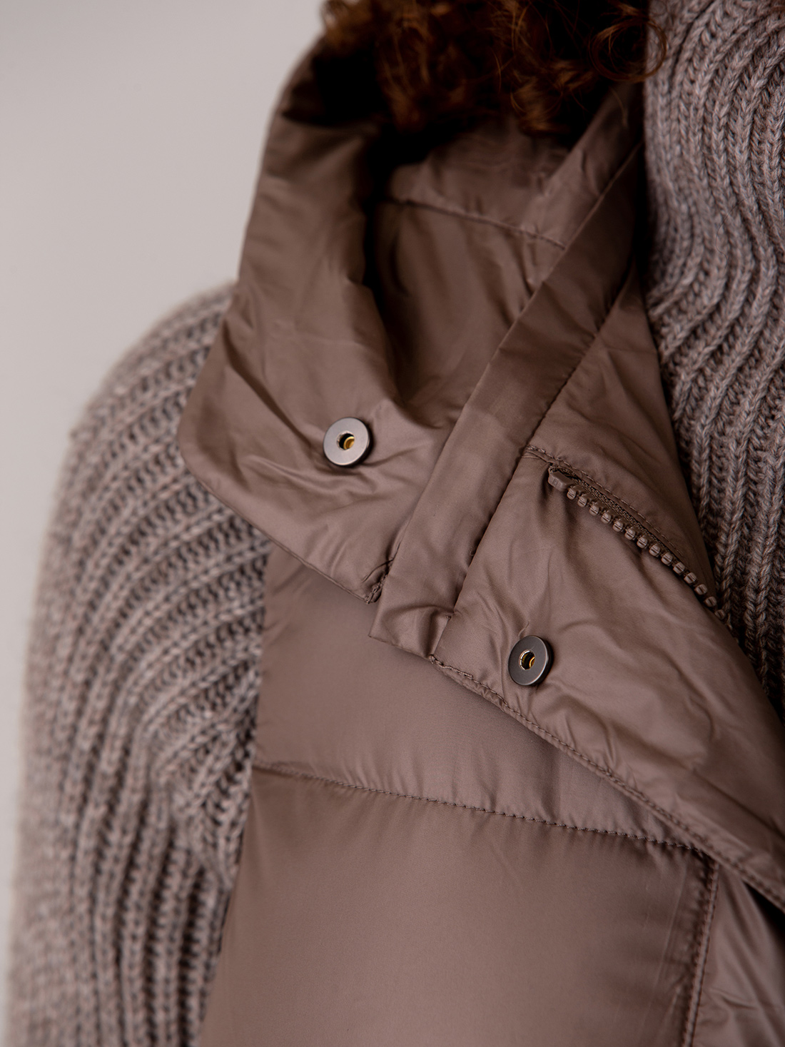 Detailansicht von Daunenweste von LIS LAREIDA