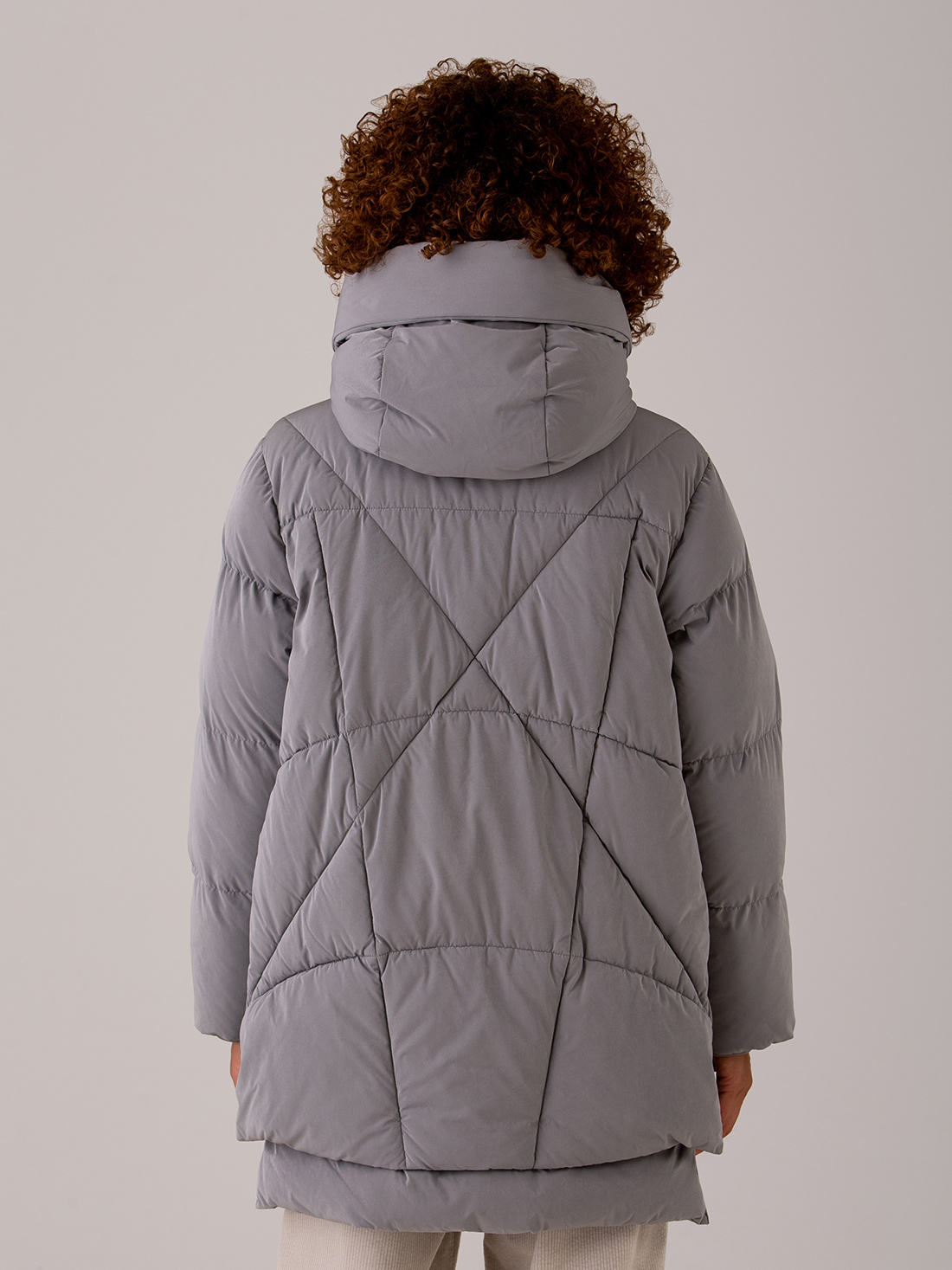 Detailansicht von Steppmantel von BLONDE NO. 8