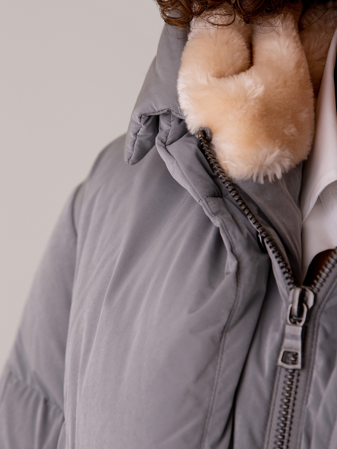 Detailansicht von Steppmantel von BLONDE NO. 8