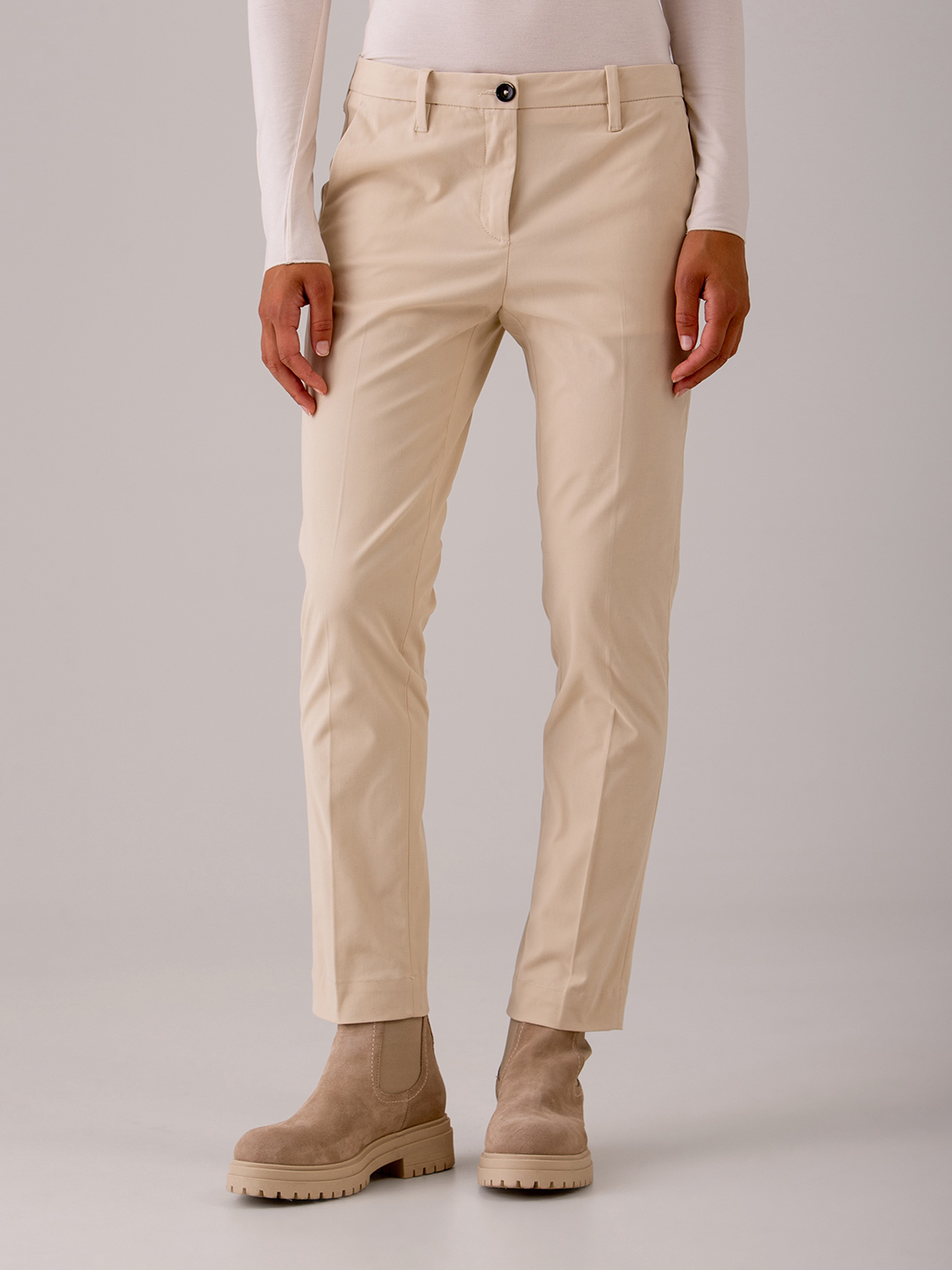 Detailansicht von Chinohose aus Baumwolle von NINE IN THE MORNING