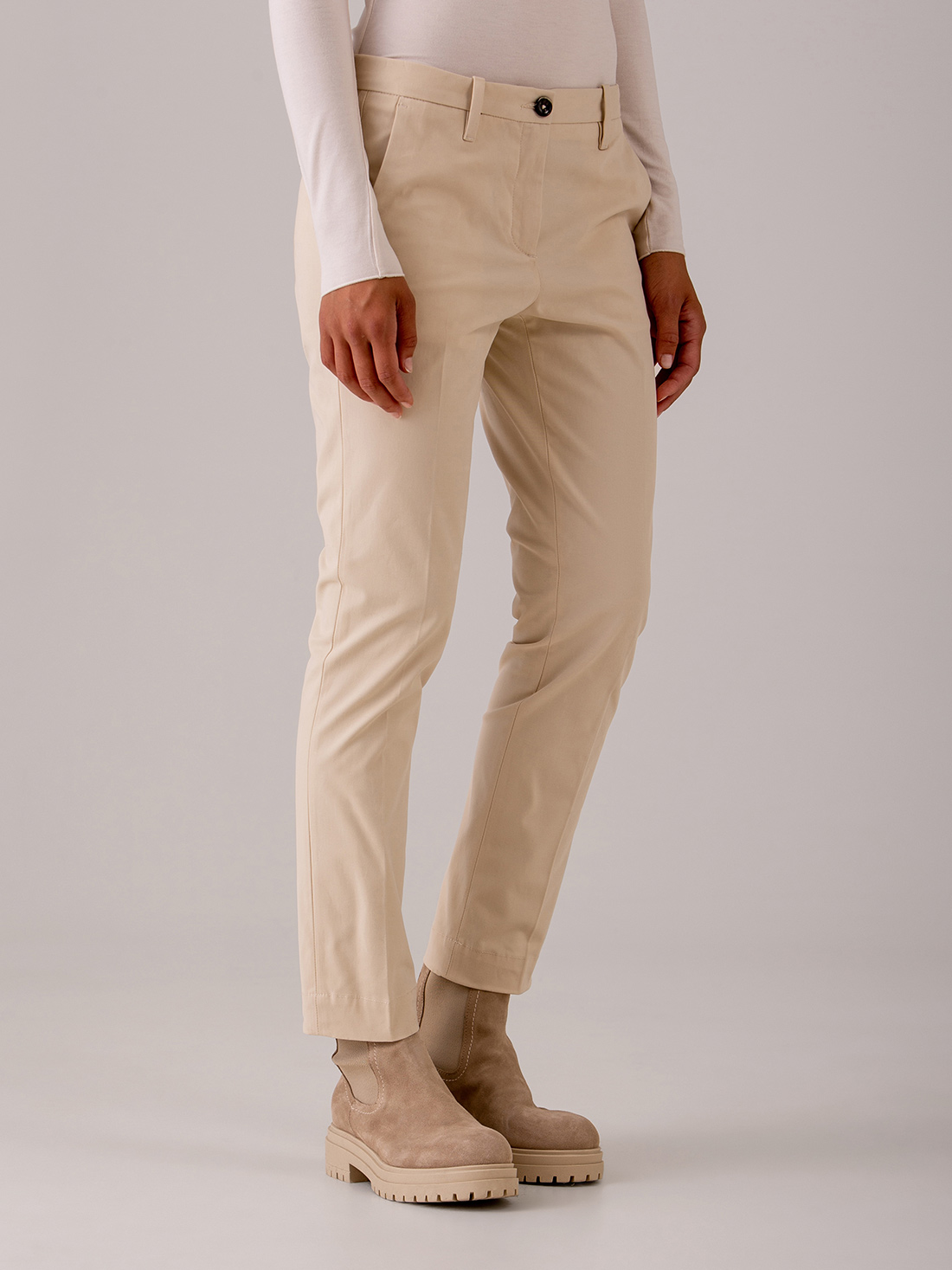 Detailansicht von Chinohose aus Baumwolle von NINE IN THE MORNING