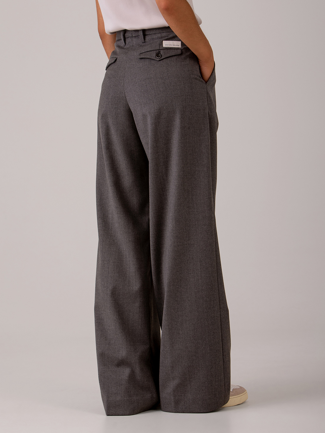 Detailansicht von Weite Hose mit Bundfalte von NINE IN THE MORNING