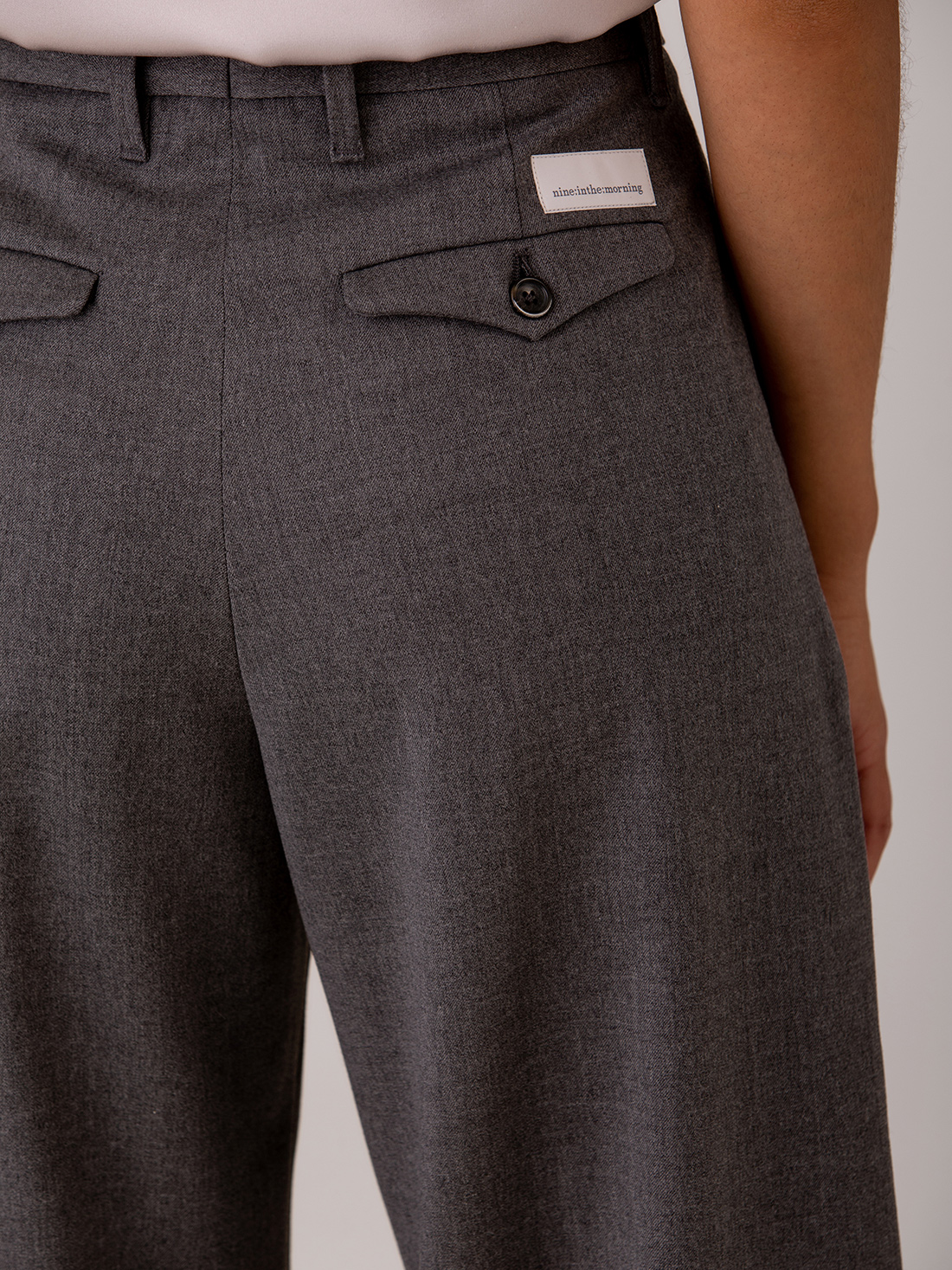 Detailansicht von Weite Hose mit Bundfalte von NINE IN THE MORNING