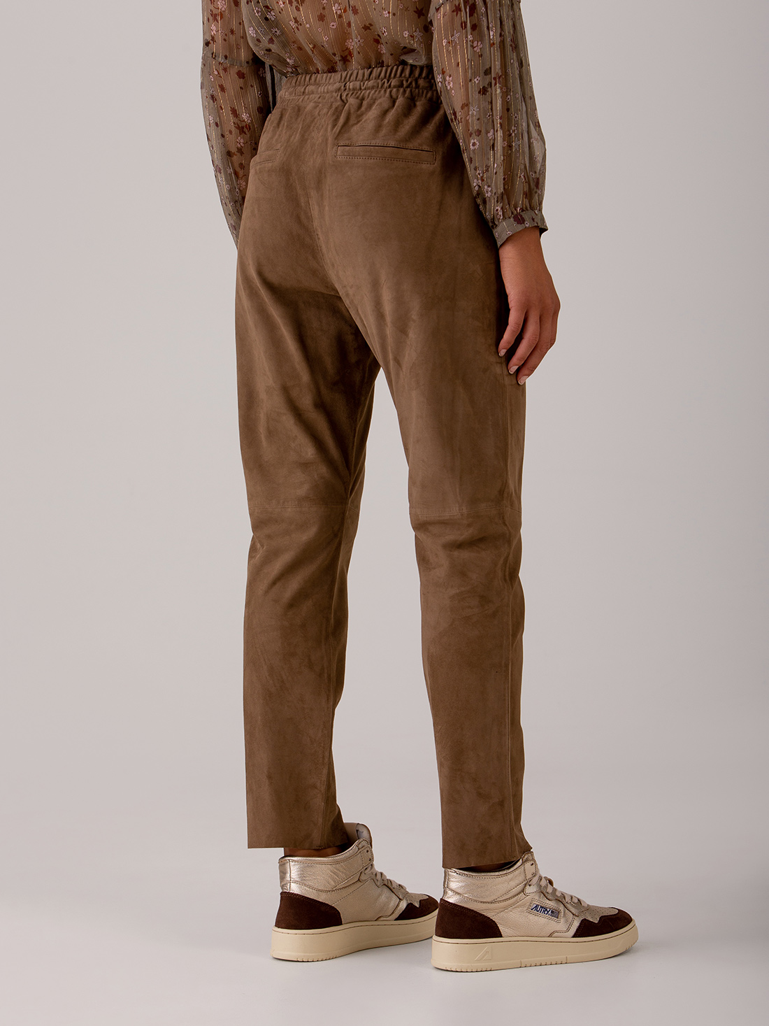 Detailansicht von Velourlederhose von OAKWOOD