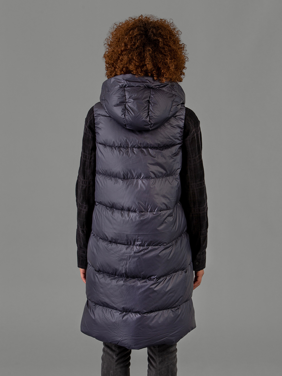 Detailansicht von Daunenweste von LIS LAREIDA