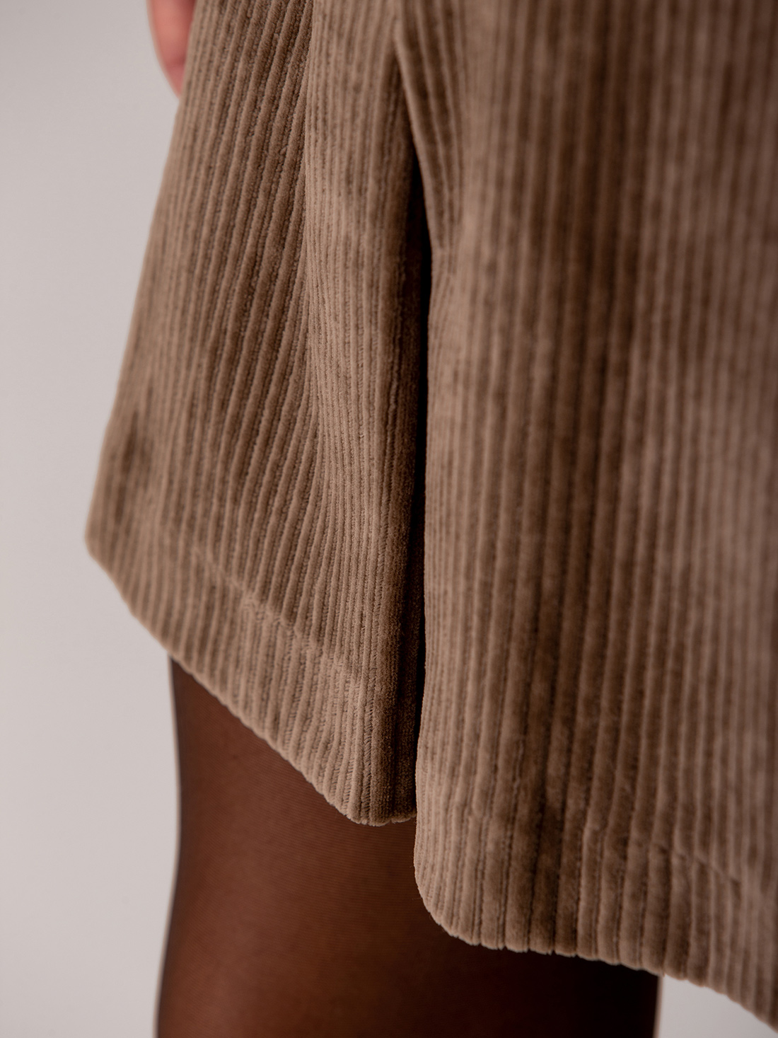 Detailansicht von Kurzer Rock aus Cord von DANIELS