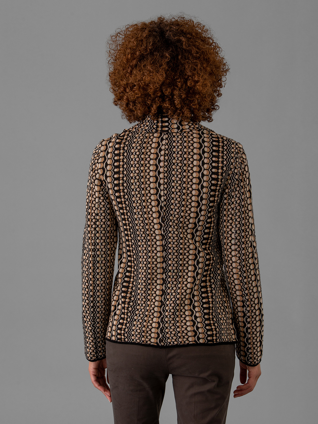 Detailansicht von Strickblazer aus Merinowolle von SIYU