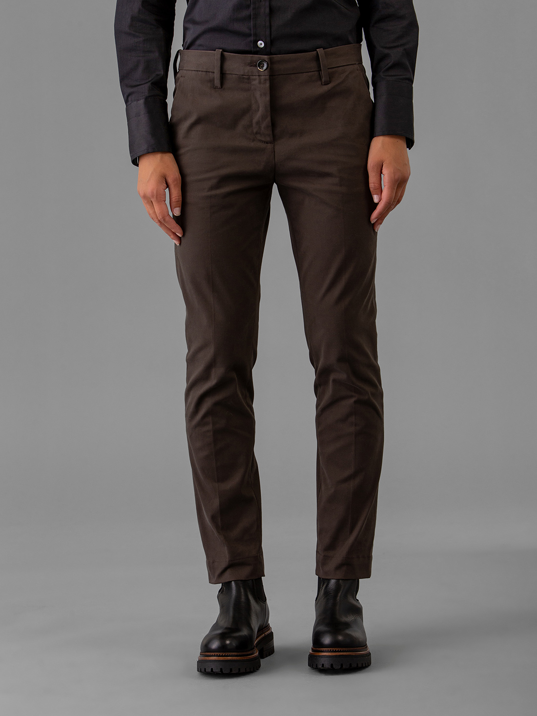 Detailansicht von Chinohose aus Baumwolle von NINE IN THE MORNING