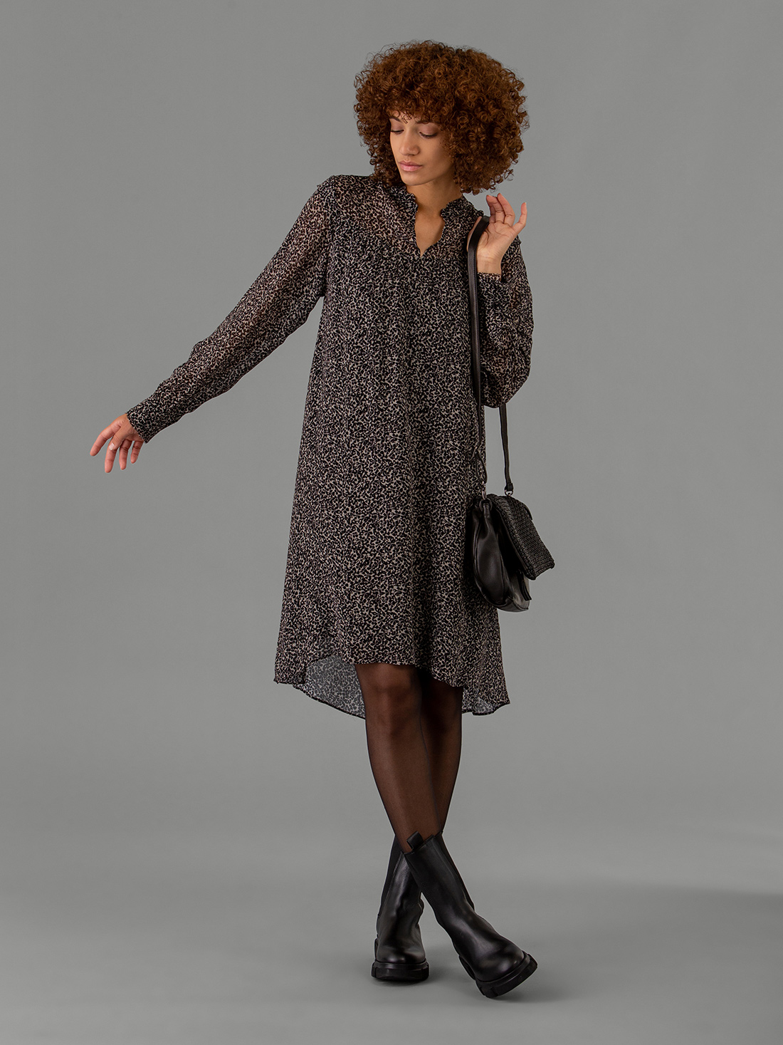 Detailansicht von Midi-Blusenkleid von IHEART