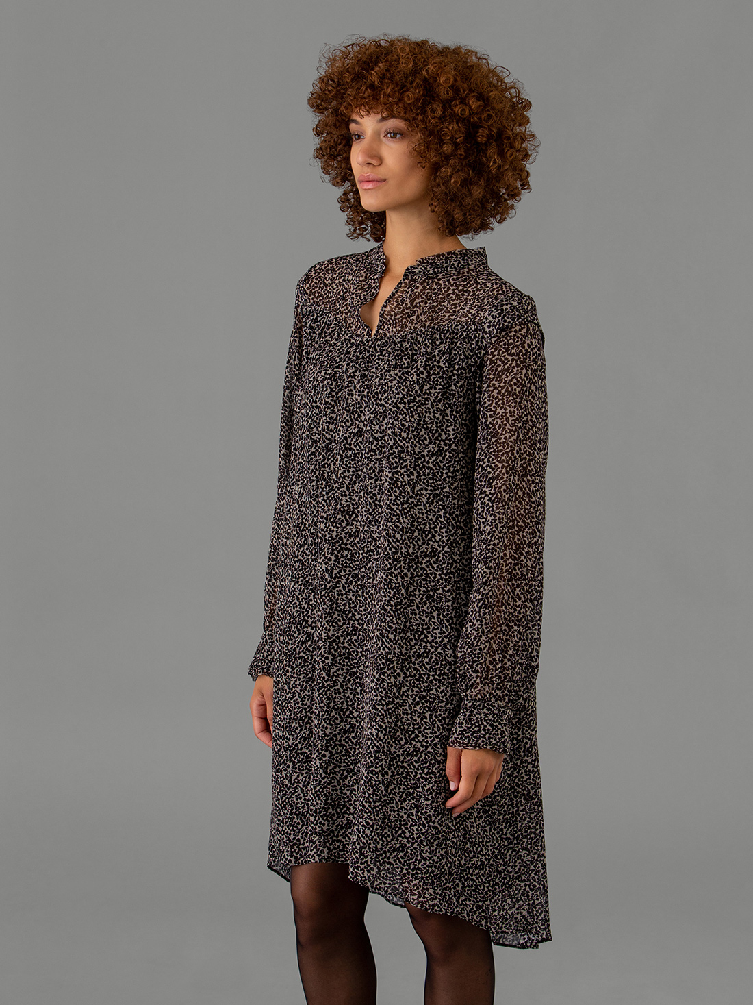 Detailansicht von Midi-Blusenkleid von IHEART