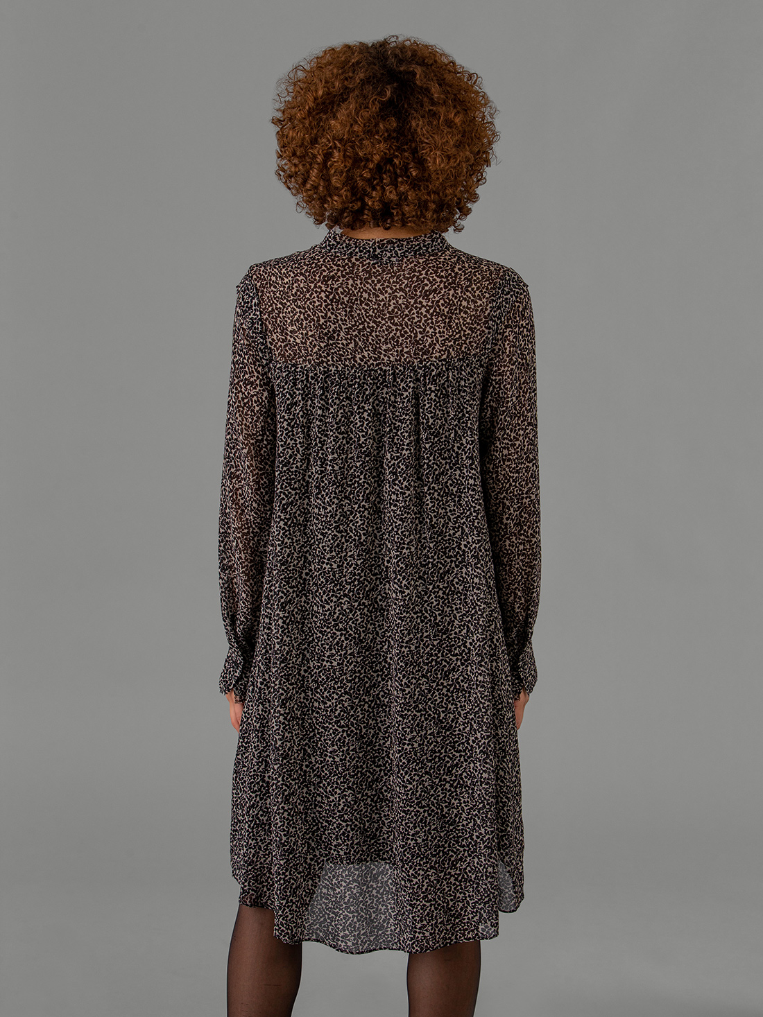 Detailansicht von Midi-Blusenkleid von IHEART