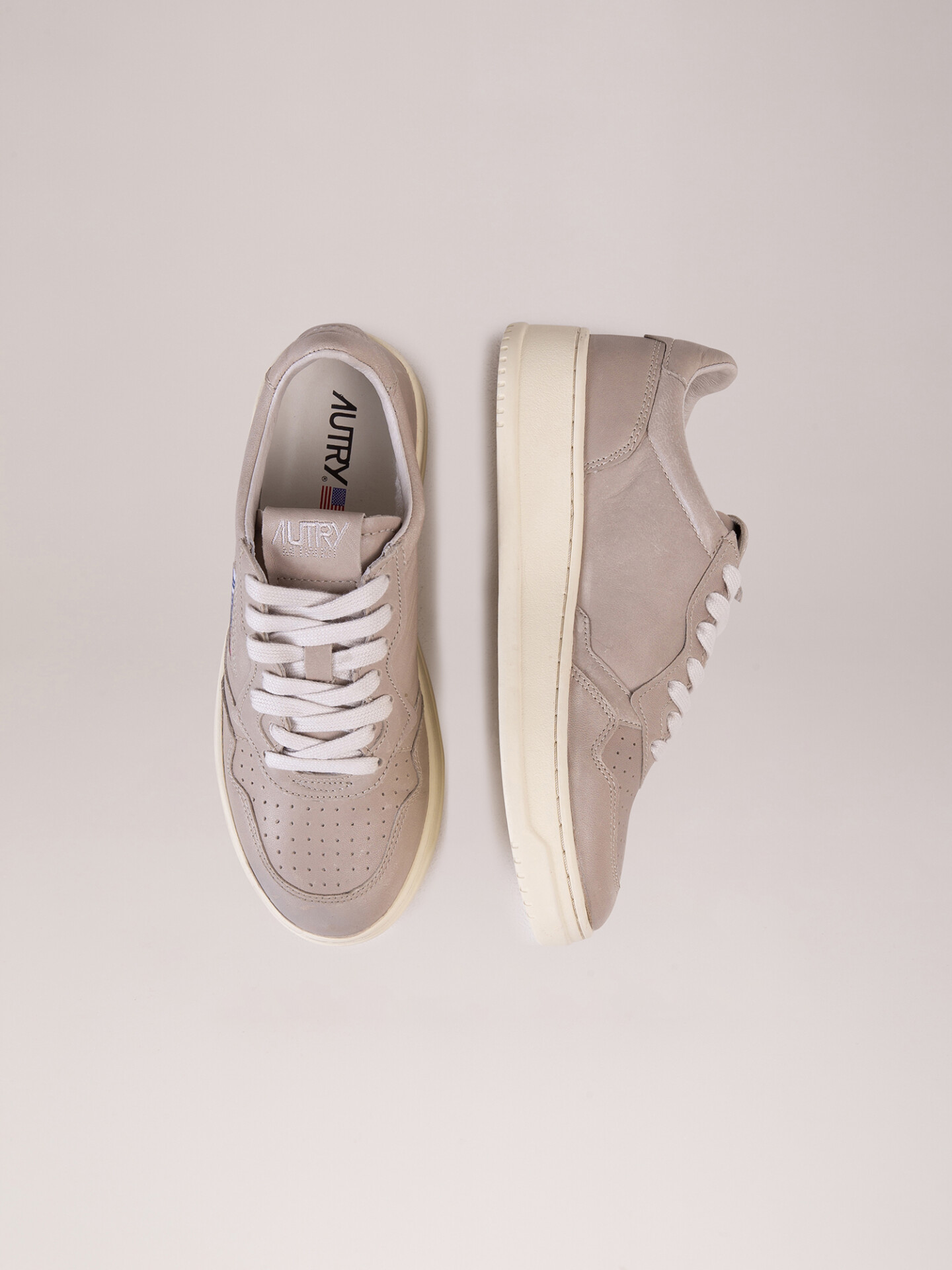 Detailansicht von Sneaker aus Leder von AUTRY