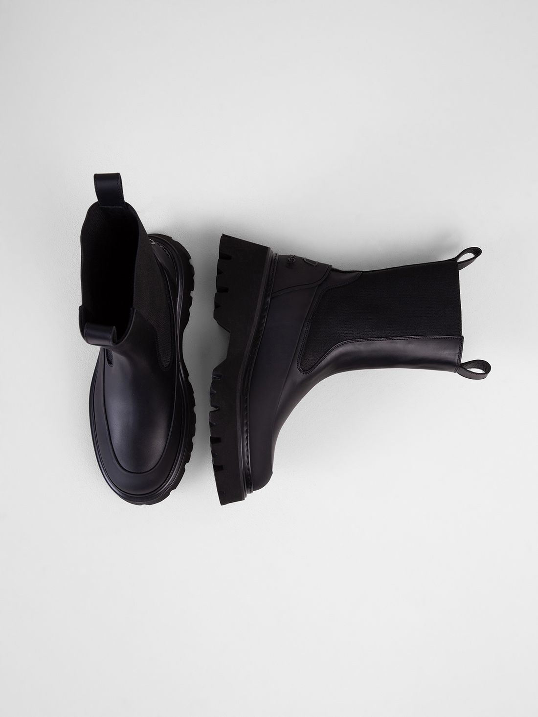 Detailansicht von Chelsea-Boots aus Leder von WOOLRICH