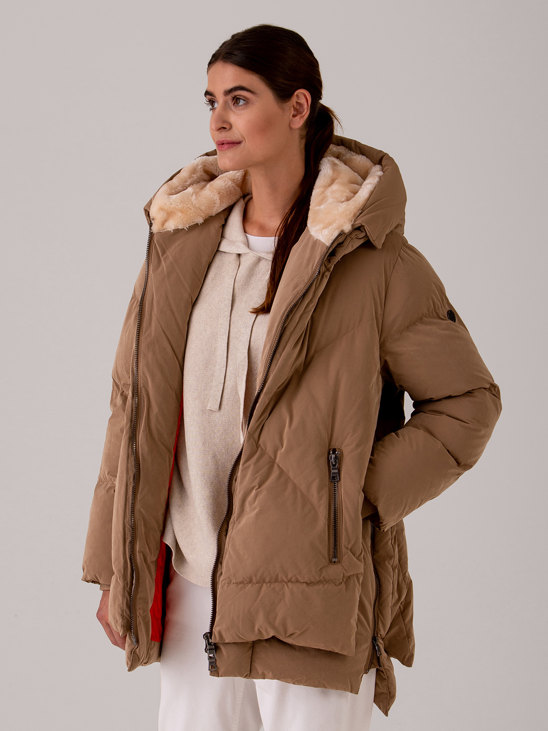 Detailansicht von Steppmantel von BLONDE NO. 8