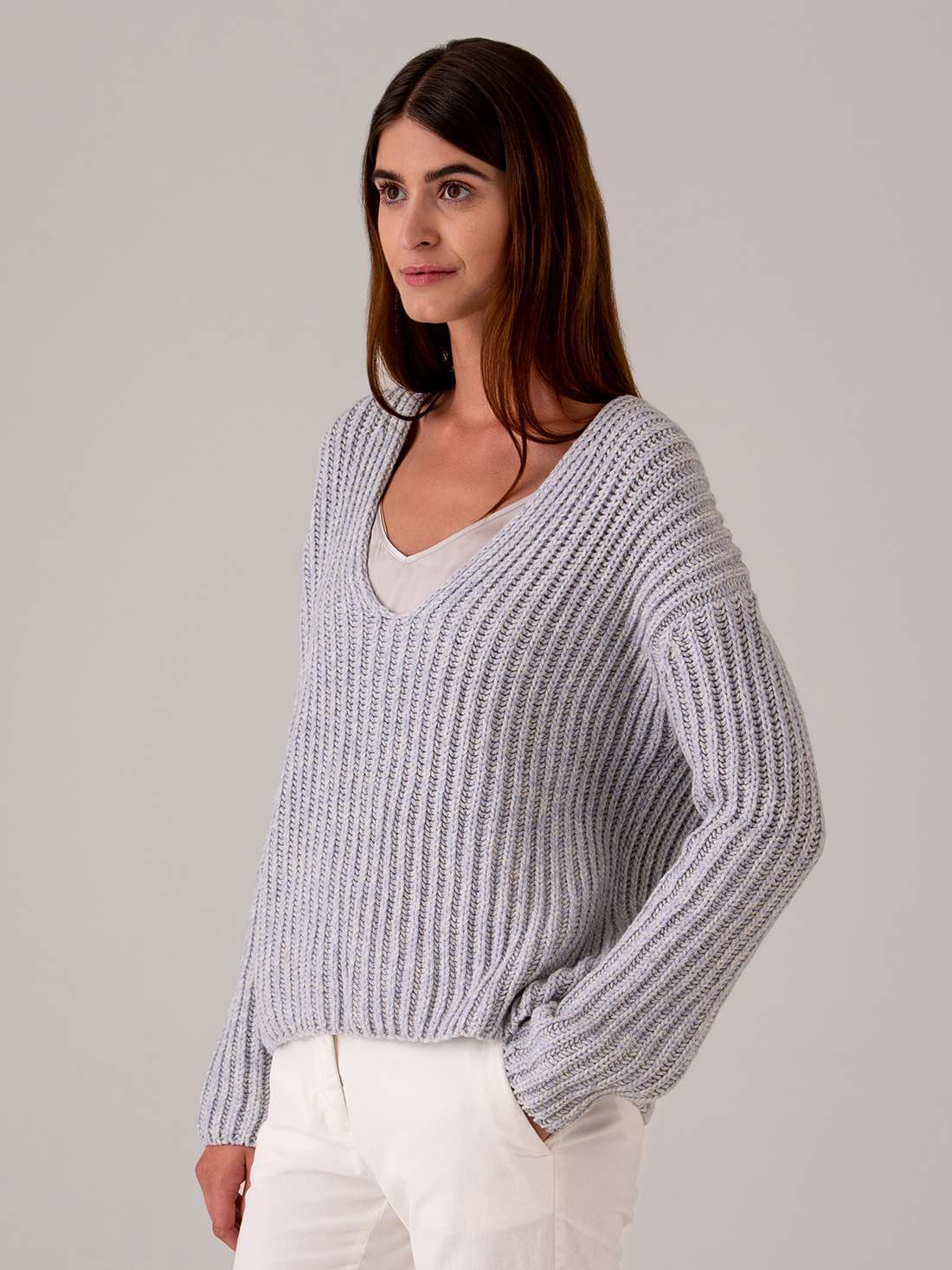 Detailansicht von Grobstrickpullover aus Wolle von ARMEDANGELS