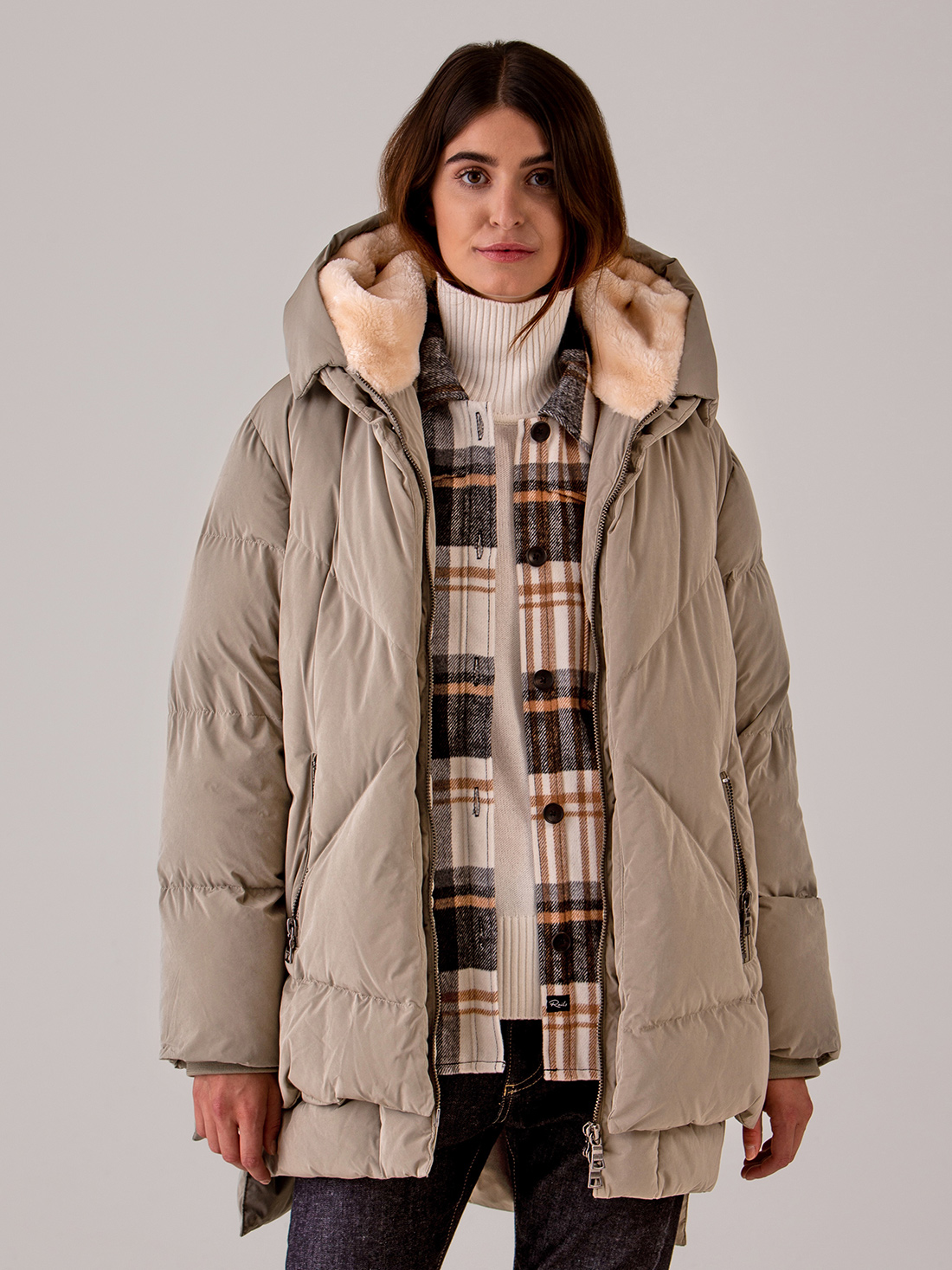 Detailansicht von Steppmantel von BLONDE NO. 8