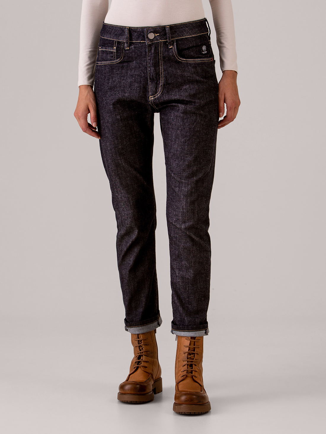 Detailansicht von O-Shape Jeans von ELIAS RUMELIS