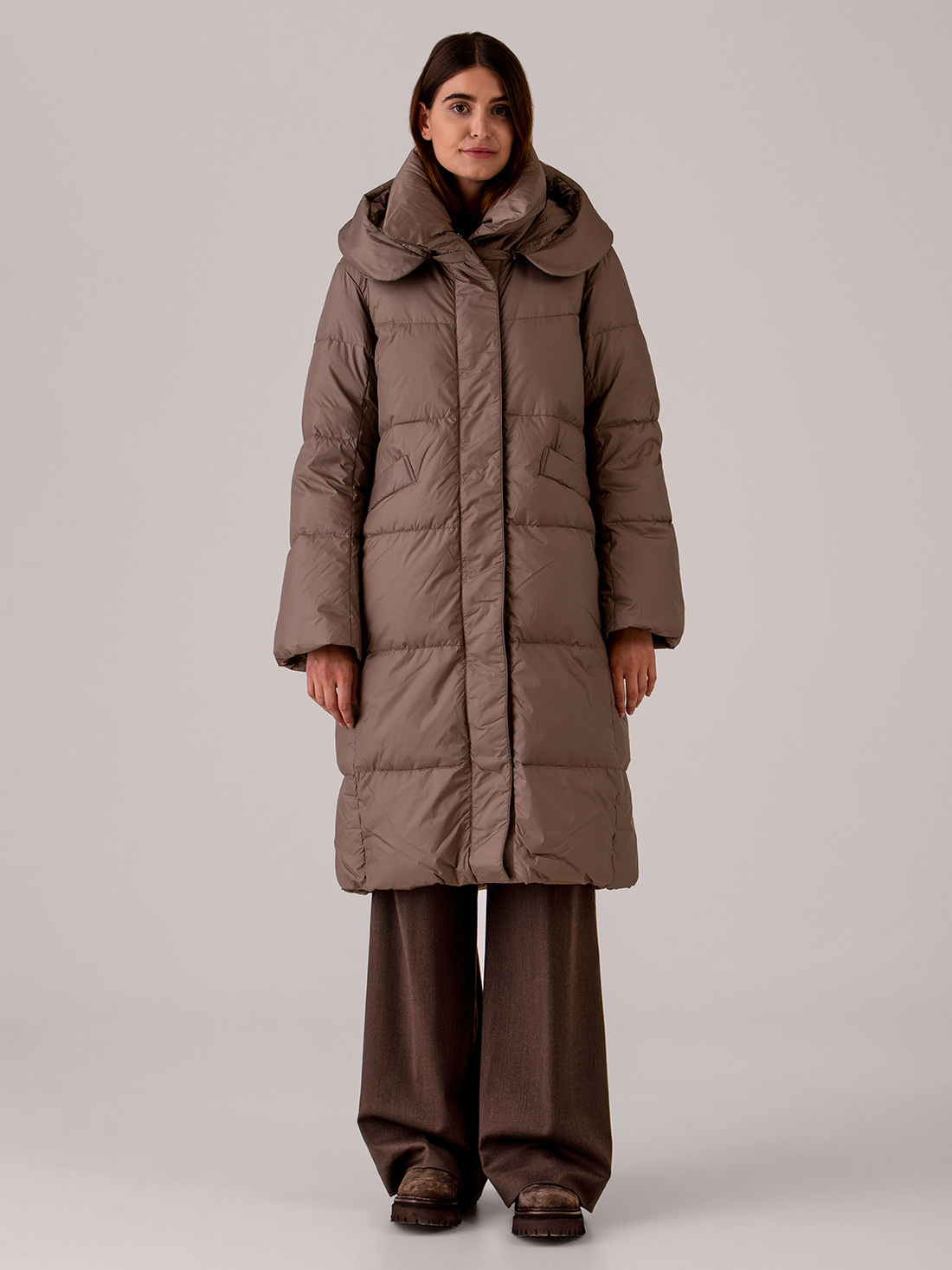 Detailansicht von Daunenmantel von LIS LAREIDA