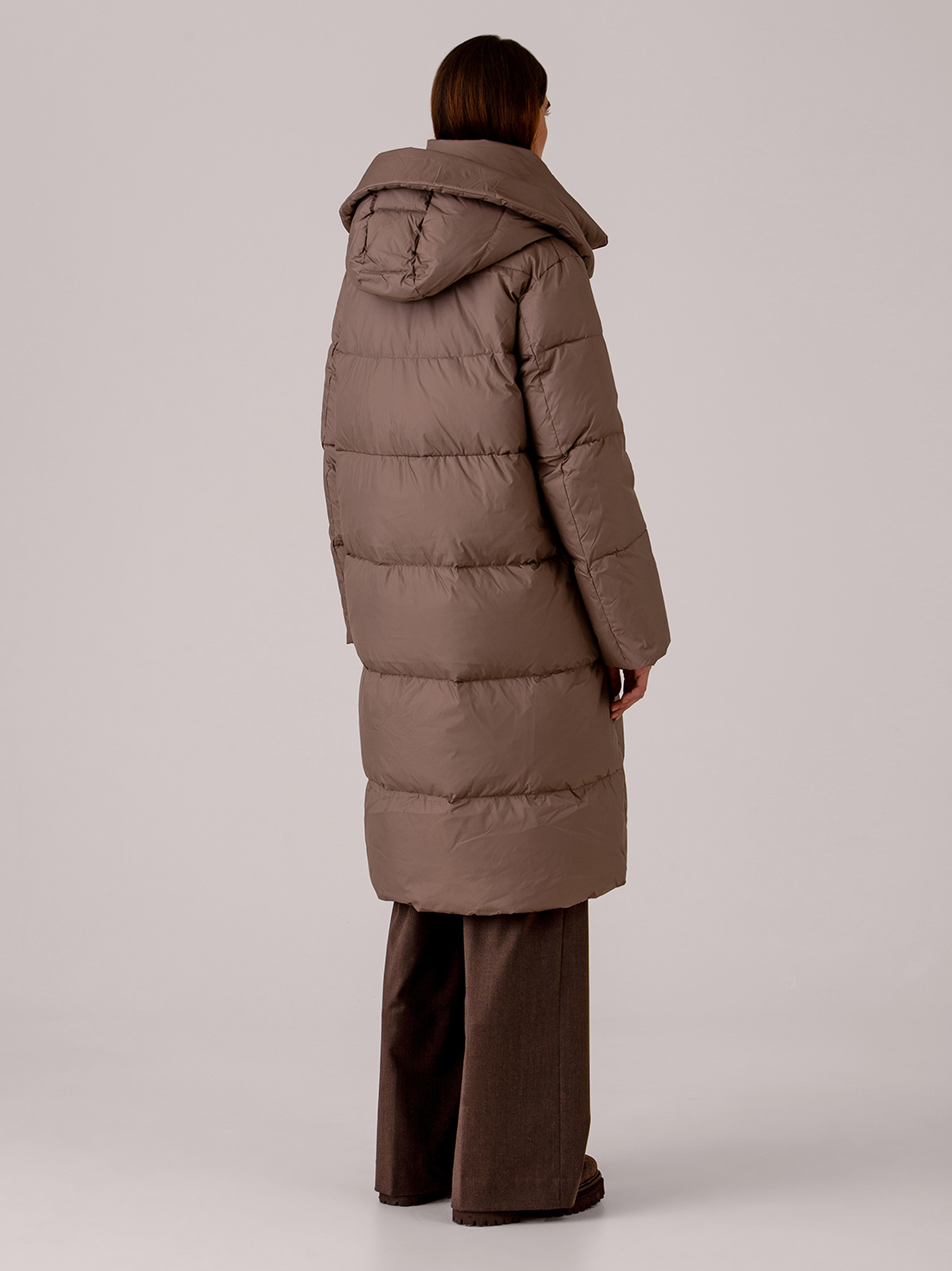Detailansicht von Daunenmantel von LIS LAREIDA