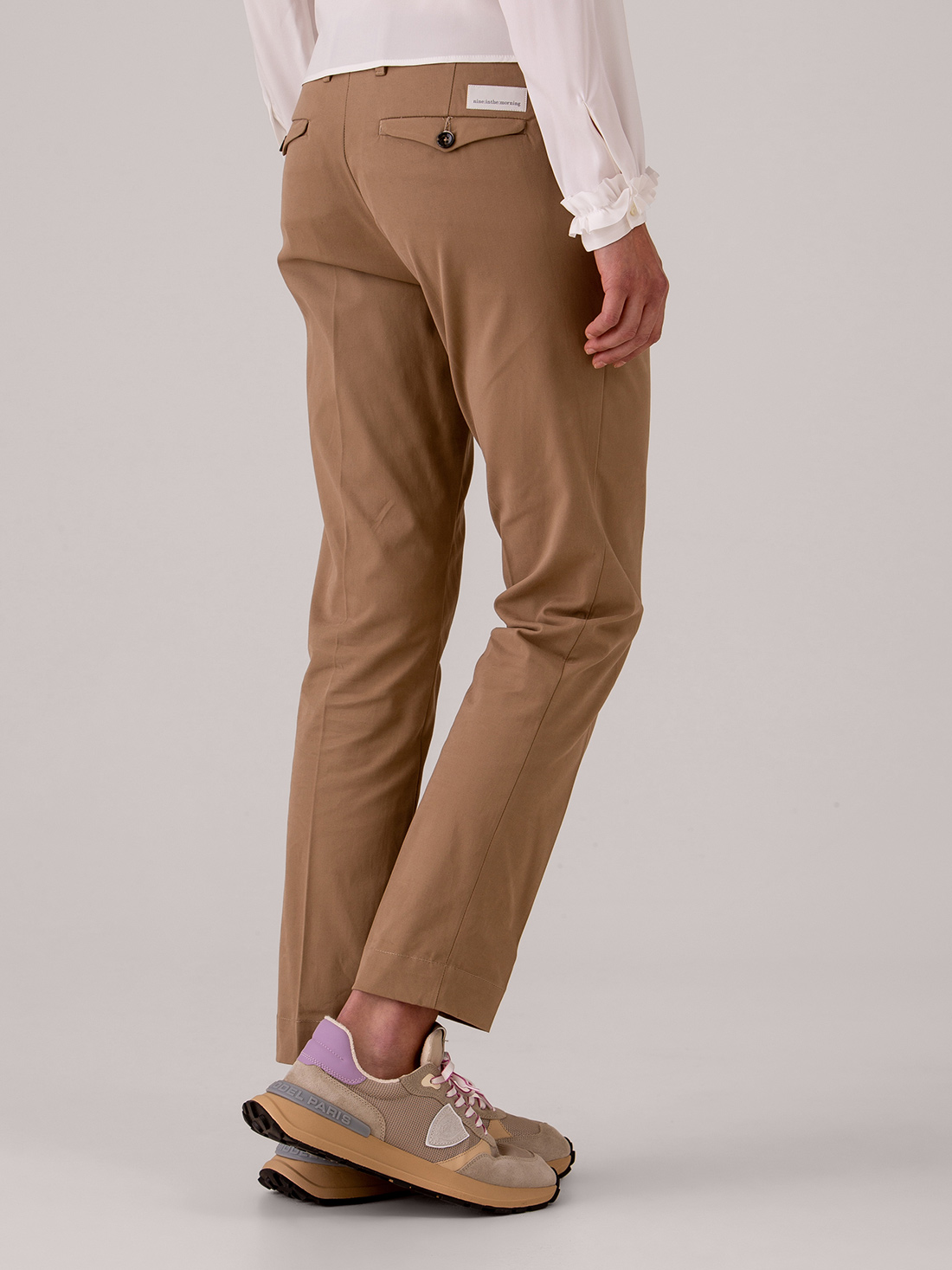 Detailansicht von Chinohose aus Baumwolle von NINE IN THE MORNING