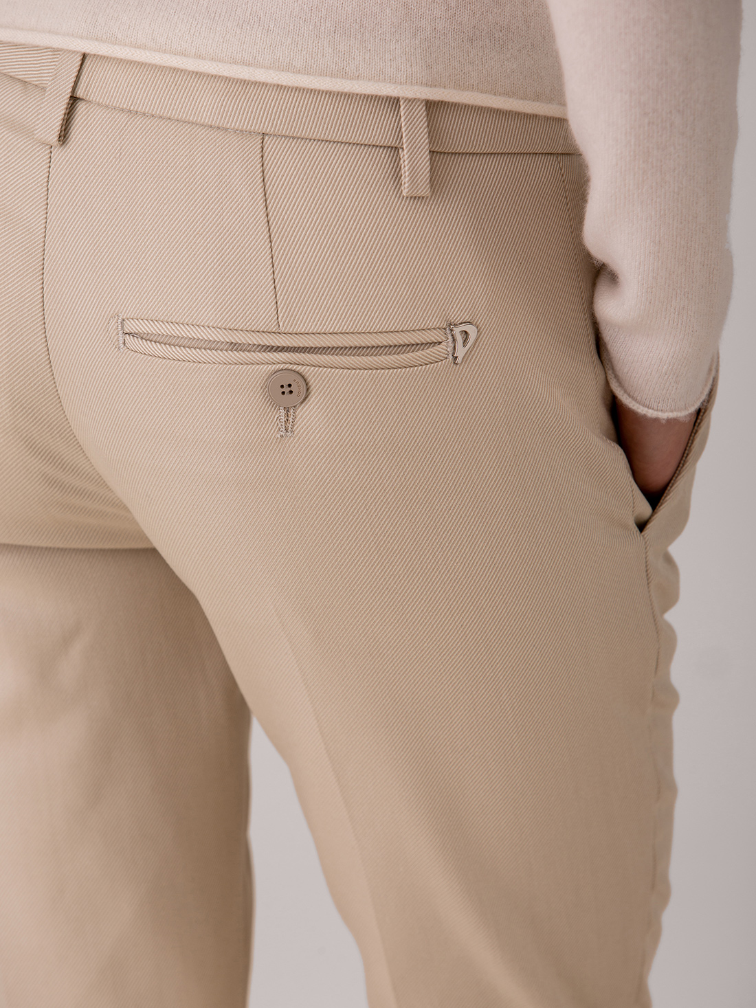 Detailansicht von Chinohose aus Schurwolle von DONDUP