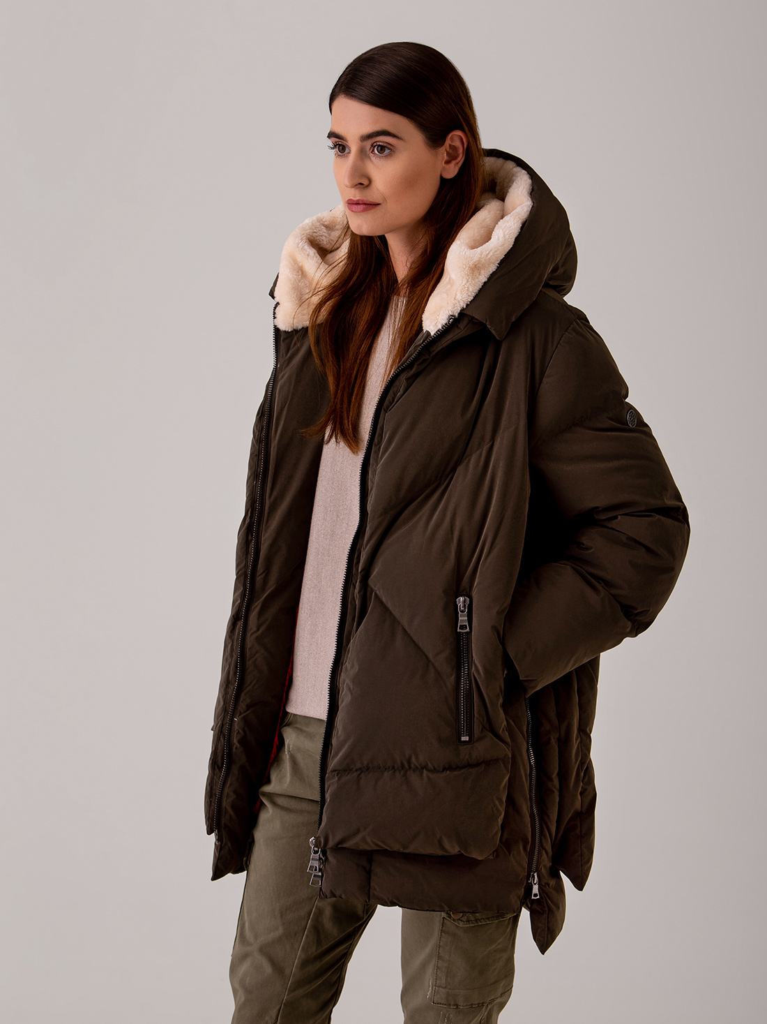 Detailansicht von Steppmantel von BLONDE NO. 8