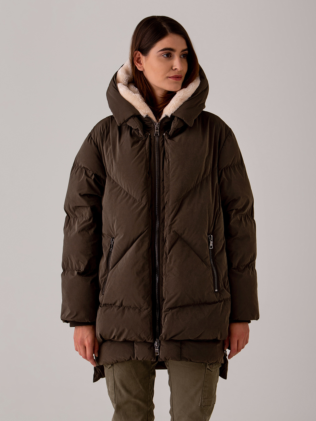 Detailansicht von Steppmantel von BLONDE NO. 8