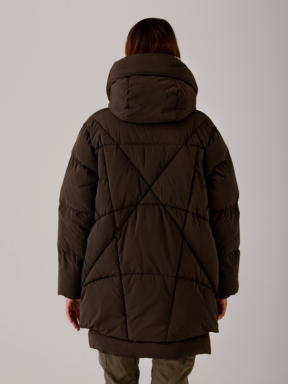 Detailansicht von Steppmantel von BLONDE NO. 8