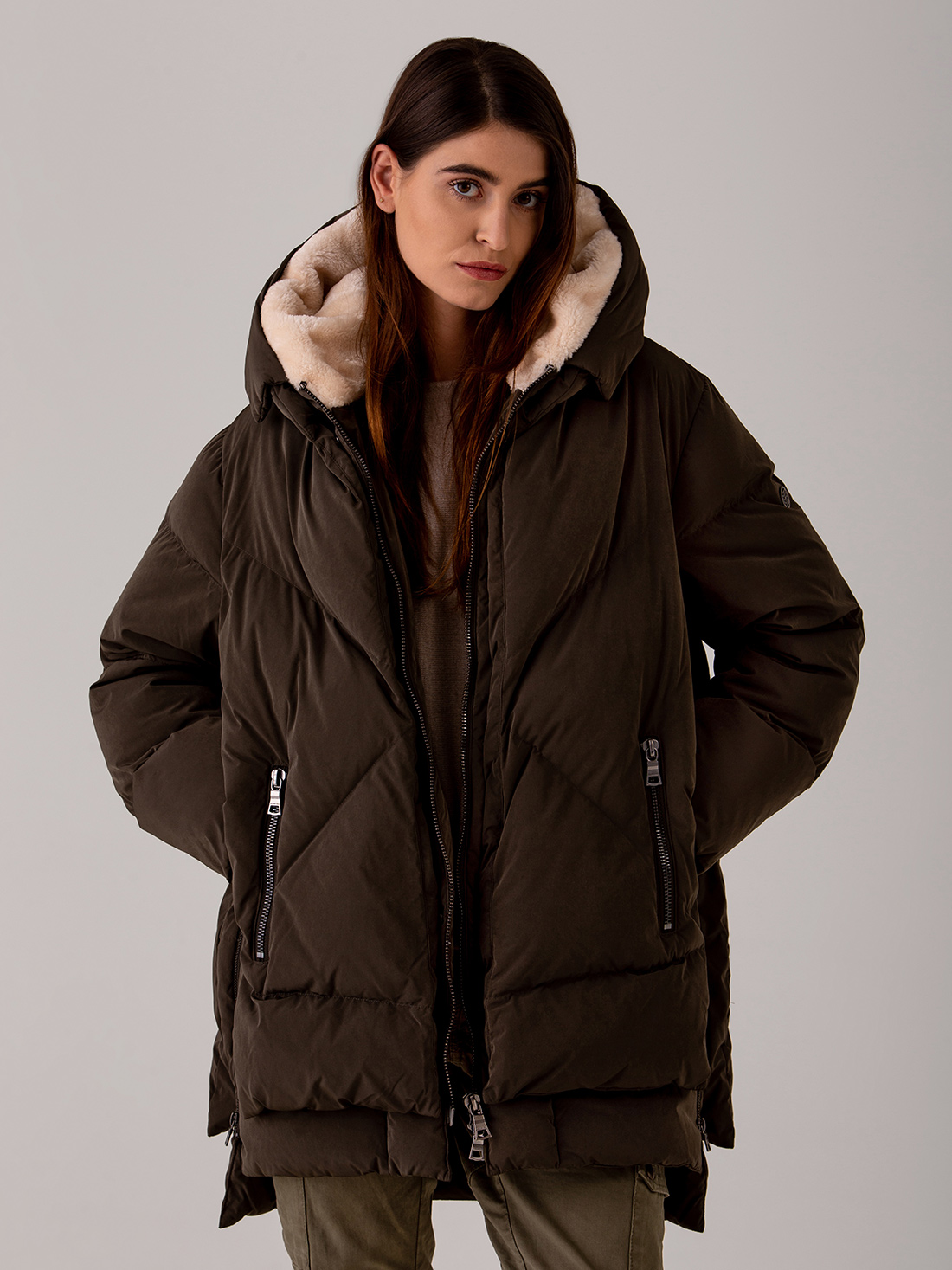 Detailansicht von Steppmantel von BLONDE NO. 8