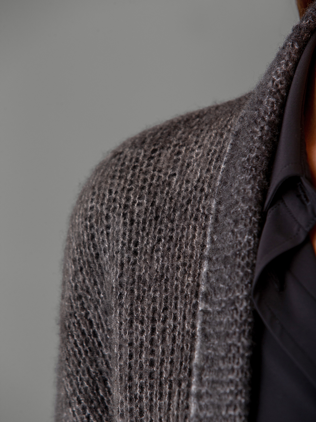 Detailansicht von Cardigan aus Cashmere von AVANT TOI