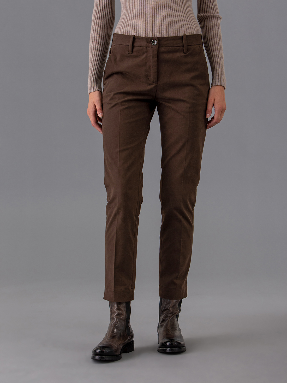 Detailansicht von Chinohose aus Baumwolle von NINE IN THE MORNING