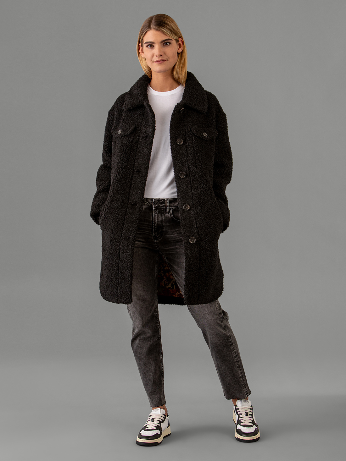 Detailansicht von Teddy-Mantel von OAKWOOD