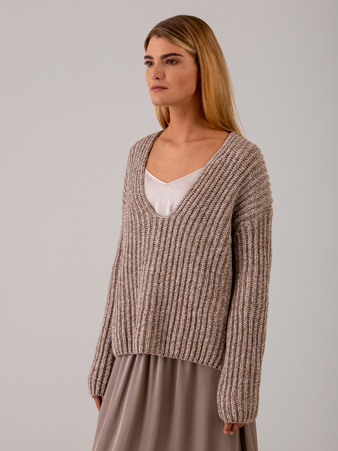 Detailansicht von Grobstrickpullover aus Wolle von ARMEDANGELS
