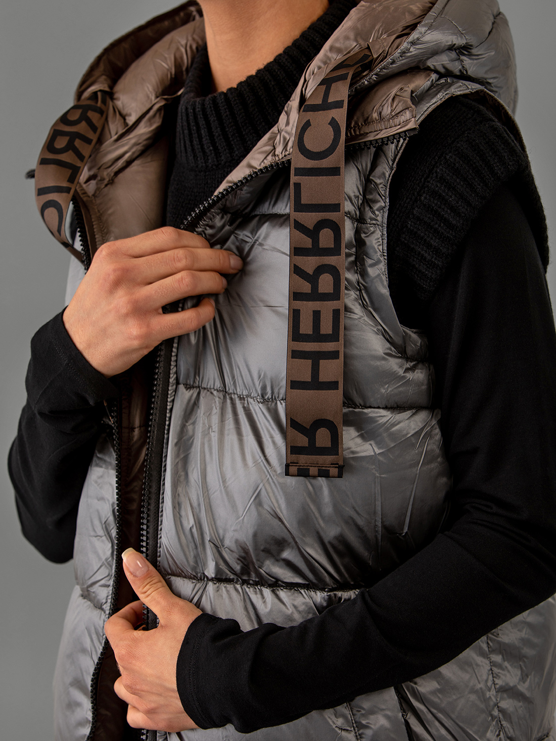 Detailansicht von Lange Wendeweste von HERRLICHER