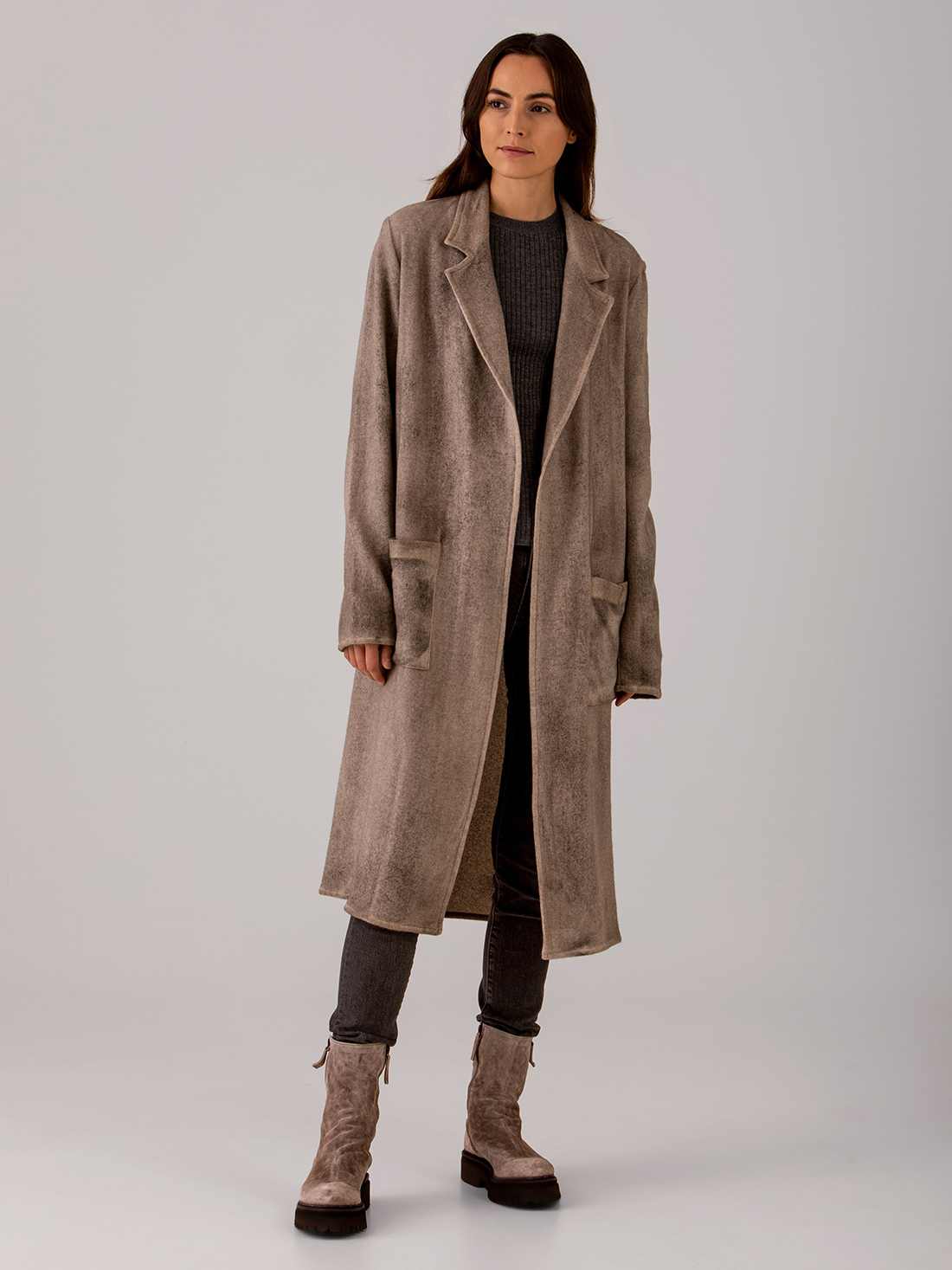 Detailansicht von Langer Strickmantel von AVANT TOI