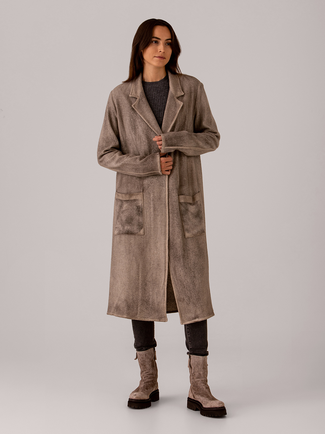 Detailansicht von Langer Strickmantel von AVANT TOI