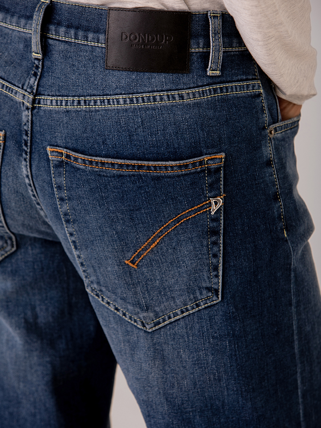 Detailansicht von Straight Leg Jeans von DONDUP