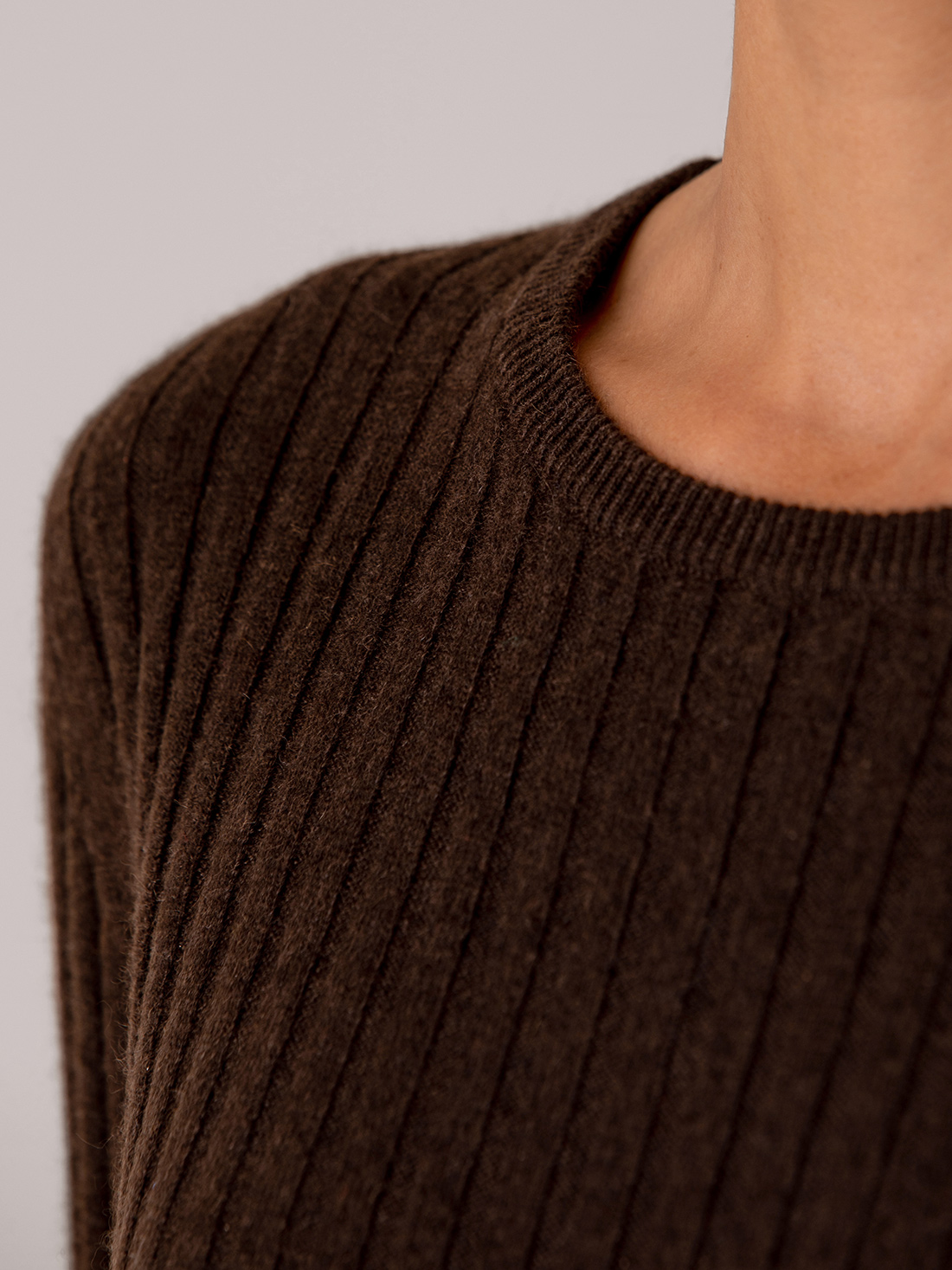 Detailansicht von Maxi-Strickkleid aus Cashmere von LISA YANG