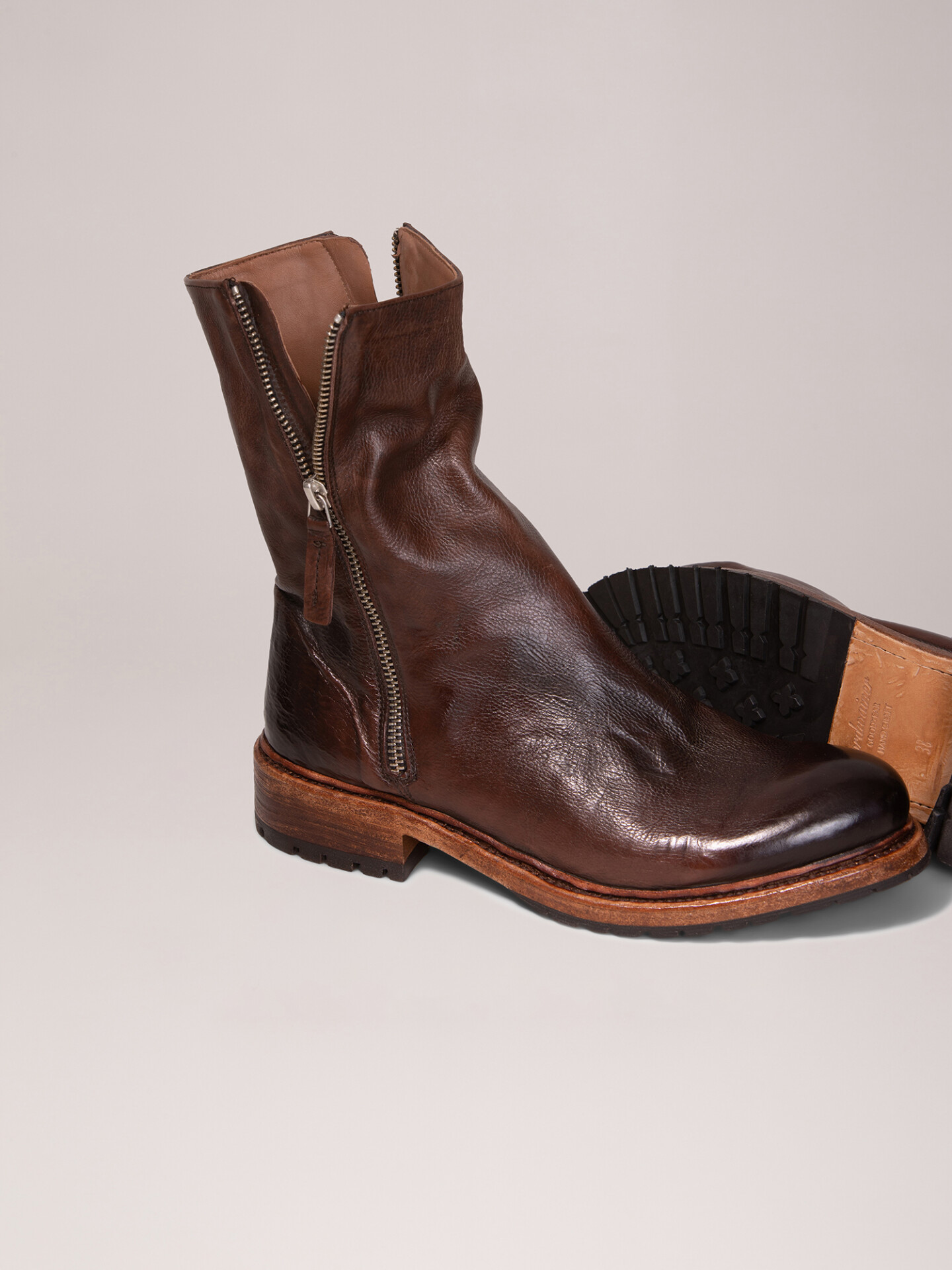 Detailansicht von Lederstiefelette von CORDWAINER