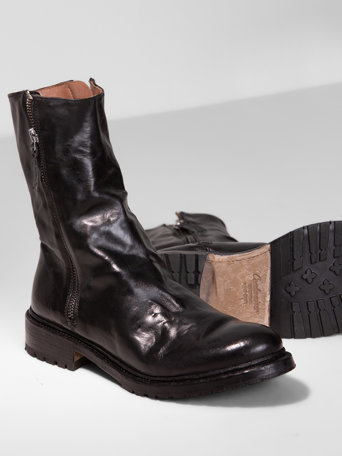 Detailansicht von Lederstiefelette von CORDWAINER