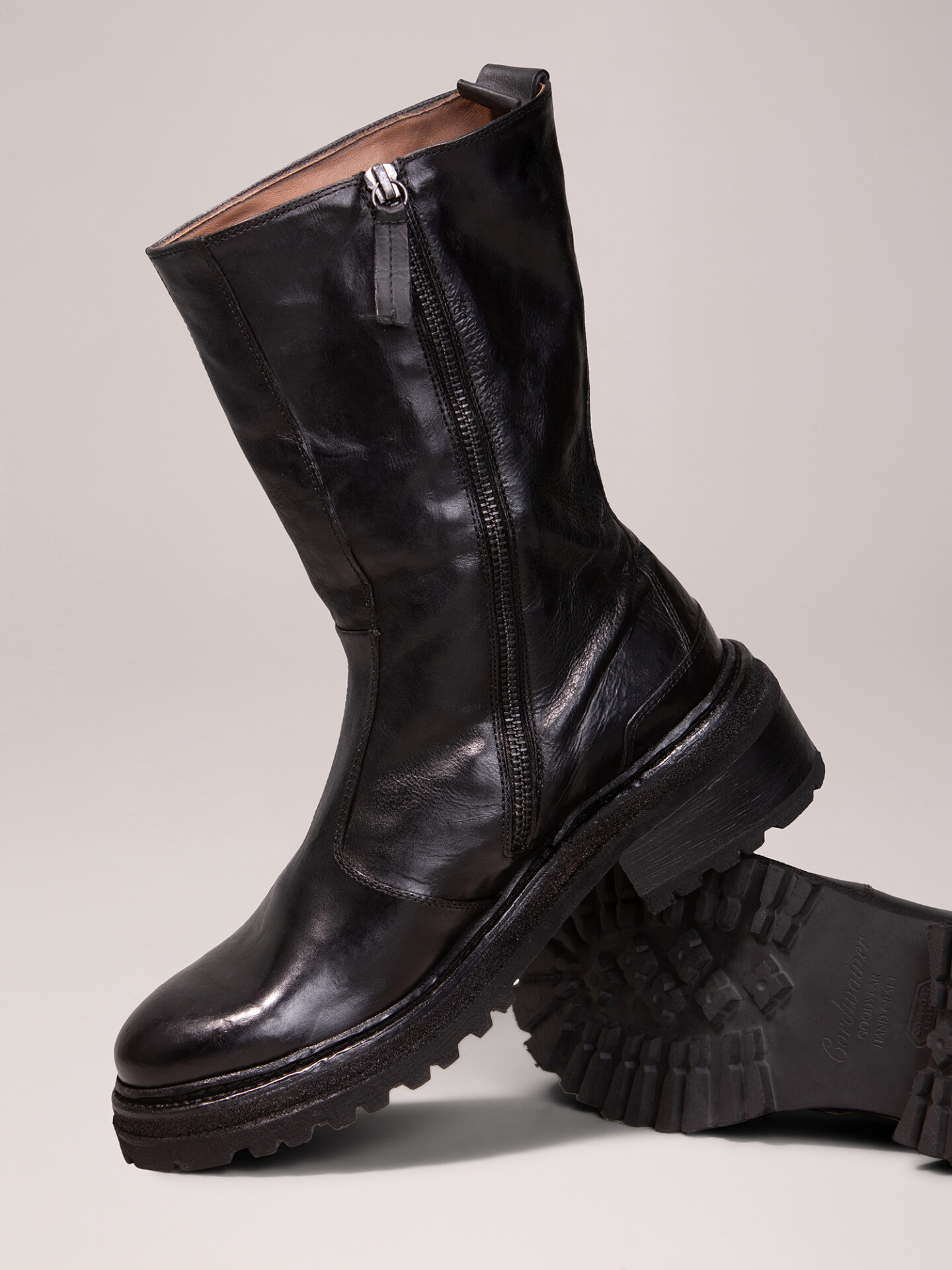 Detailansicht von Lederstiefel von CORDWAINER