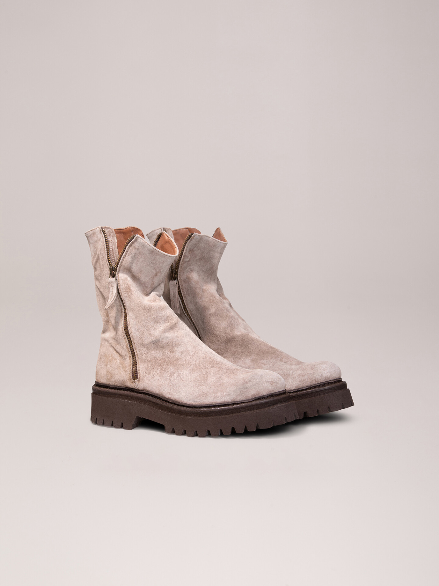 Detailansicht von Boots aus Veloursleder von CORDWAINER