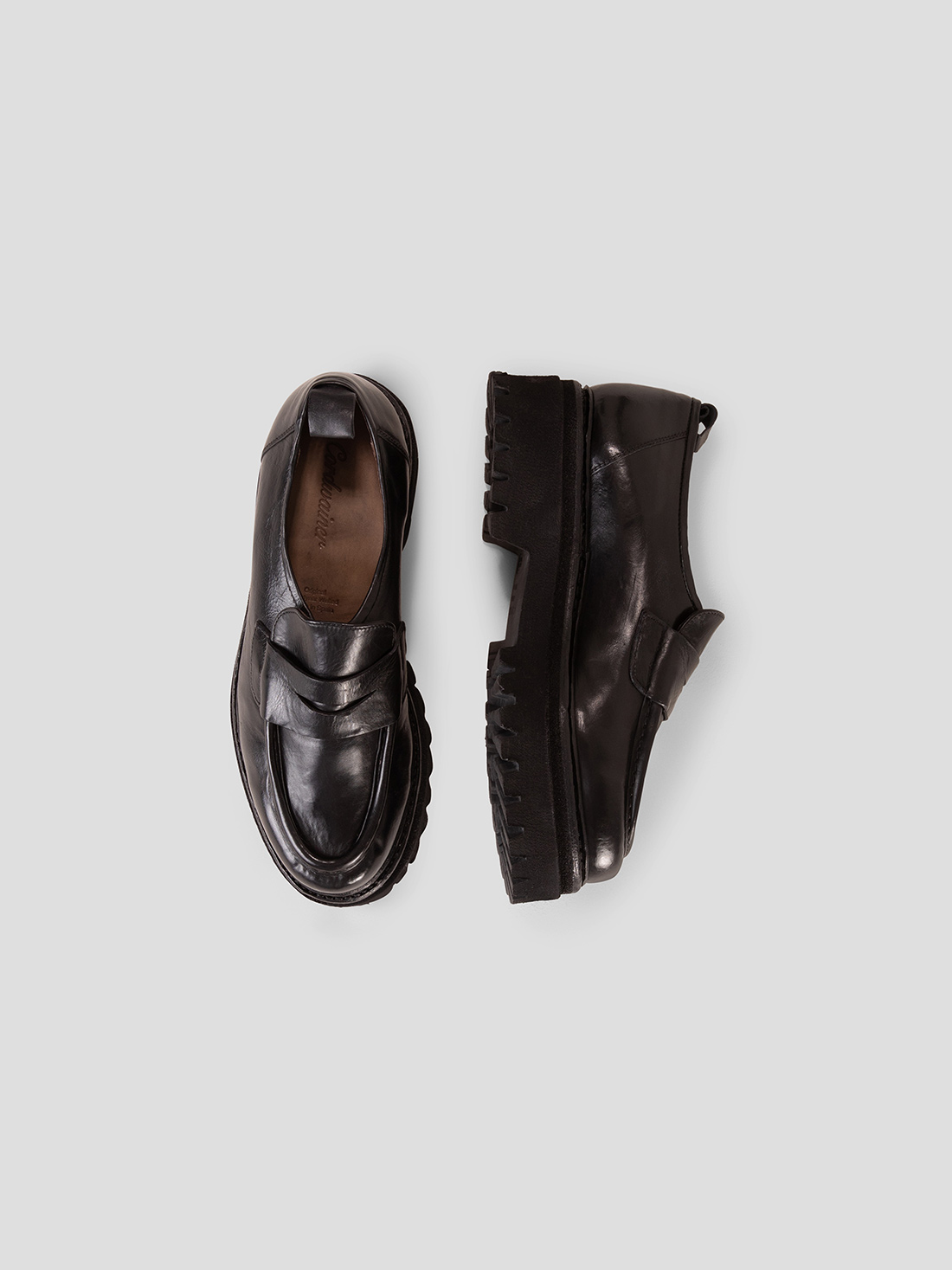 Detailansicht von Loafers aus Leder von CORDWAINER